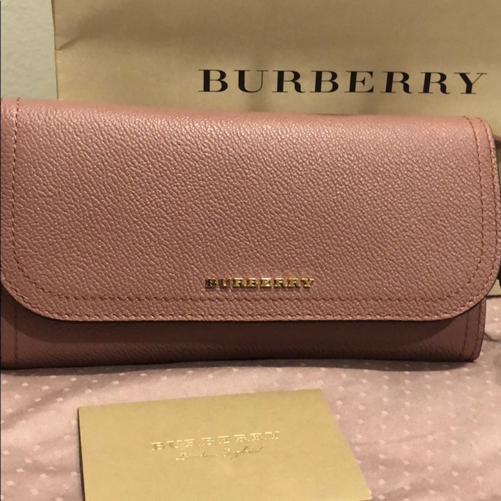 Burberry Women’s Long grainy leather Wallet
